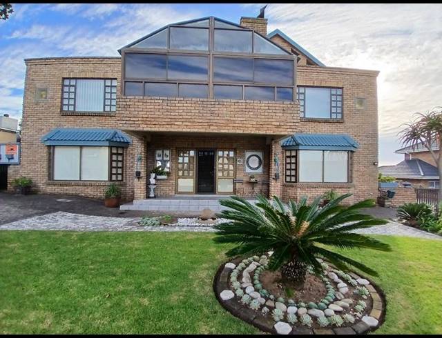 5 BEDROOM HOUSE FOR SALE IN STILBAAI-WES